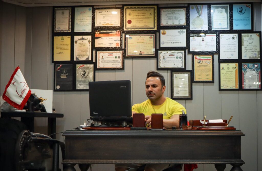 تصویر جلد آگهی